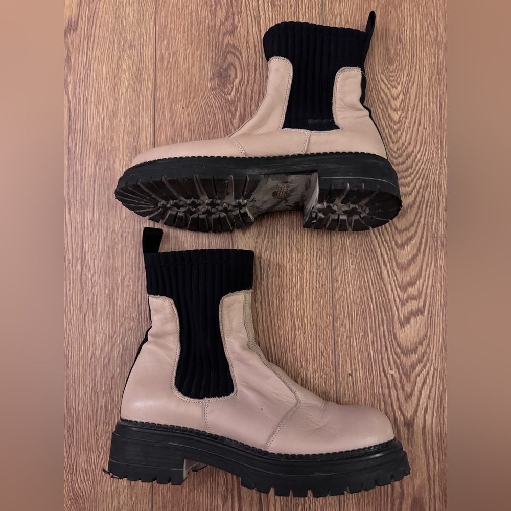 Anthropologie Chelsea Boots 🖤